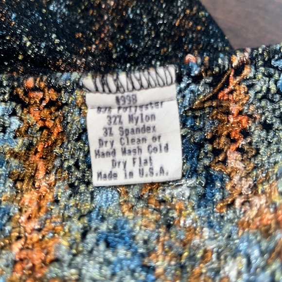 Sleeveless Sweater Top Size Large (one flaw) - Picture 7 of 7